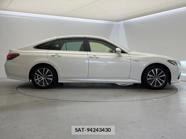 Toyota CROWN HYBRID 2019-04 8653284-11