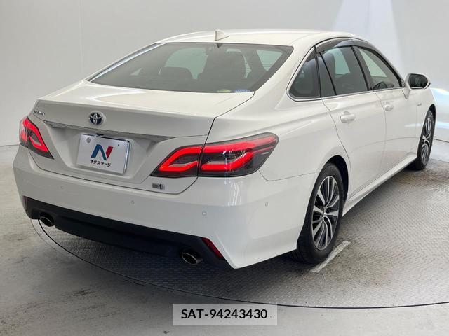 Toyota CROWN HYBRID 2019-04 8653284-12