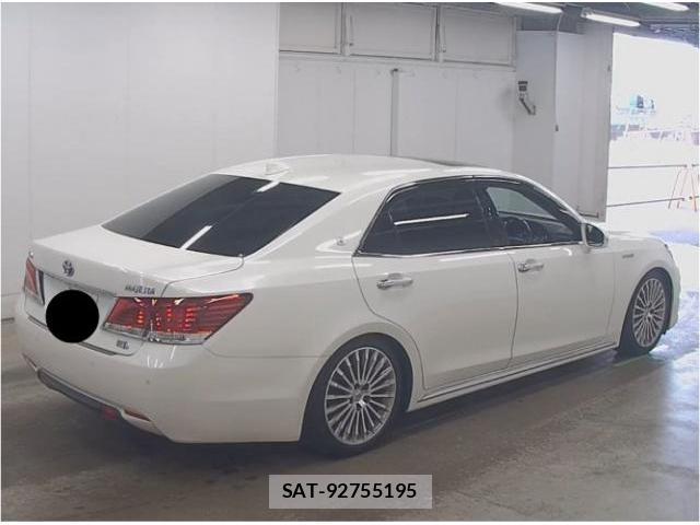 Toyota CROWN MAJESTA 2018-01 8652819-1