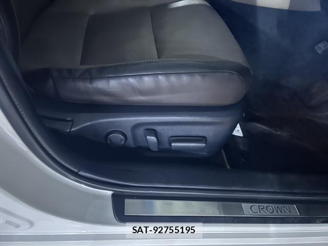 Toyota CROWN MAJESTA 2018-01 8652819-11