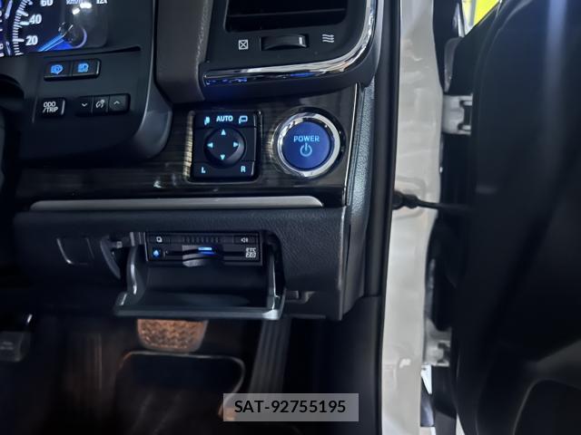 Toyota CROWN MAJESTA 2018-01 8652819-17
