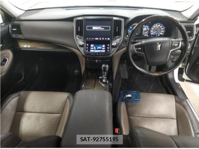 Toyota CROWN MAJESTA 2018-01 8652819-2