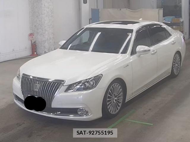 Toyota CROWN MAJESTA 2018-01 8652819-3