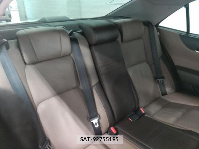 Toyota CROWN MAJESTA 2018-01 8652819-5