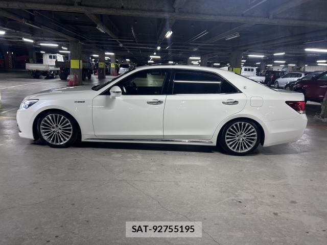 Toyota CROWN MAJESTA 2018-01 8652819-7