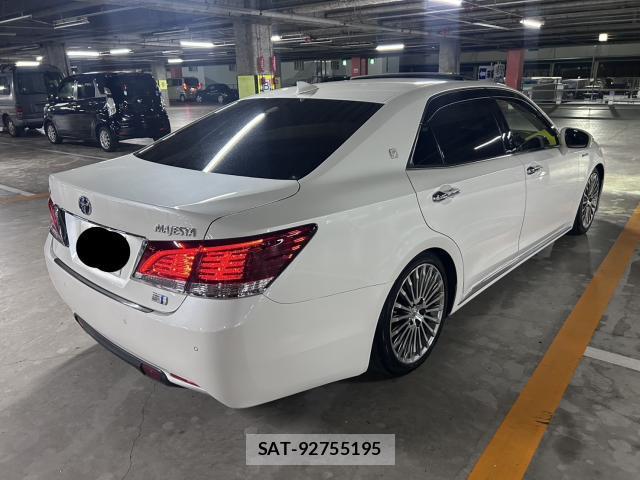 Toyota CROWN MAJESTA 2018-01 8652819-9