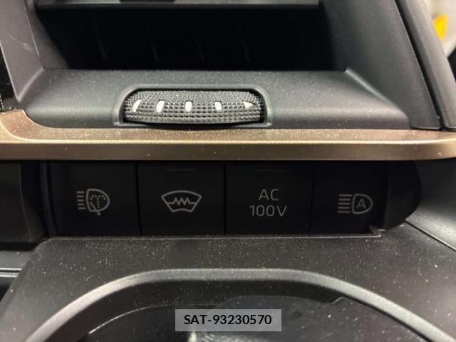 Toyota CROWN 2024-11 8649244-4