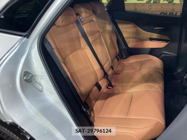 Toyota CROWN 2025-01 8649867-8