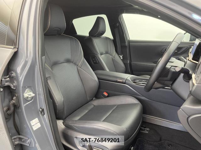Toyota CROWN 2023-10 8653283-4