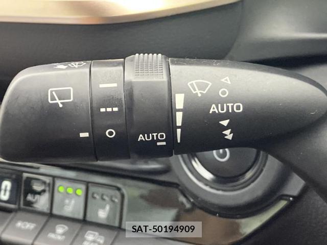 Toyota CROWN 2023-11 8653589-17