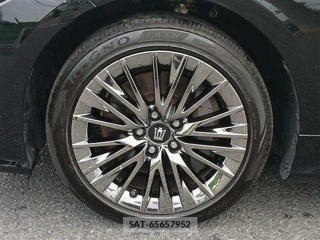 Toyota CROWN 2019-06 8647693-13