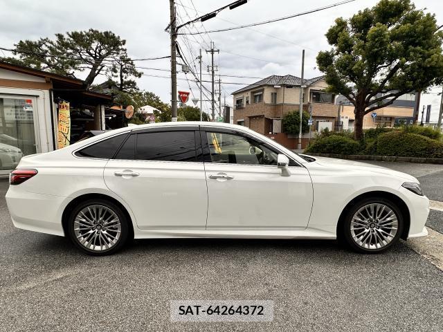 Toyota CROWN 2019-11 8648411-3