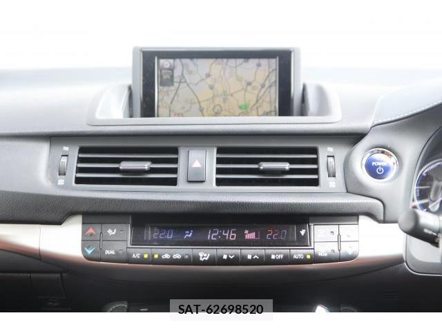 Lexus CT 2011-07 8646714-12