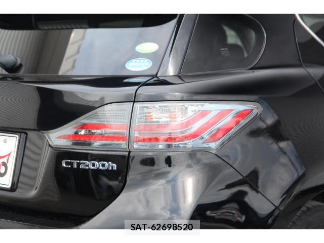Lexus CT 2011-07 8646714-16