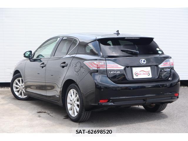 Lexus CT 2011-07 8646714-3