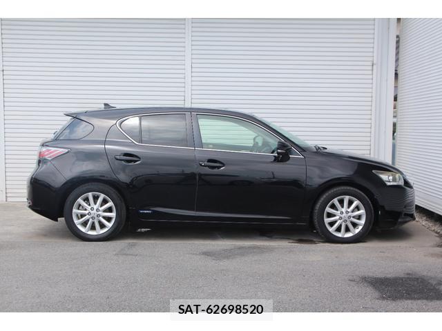Lexus CT 2011-07 8646714-4