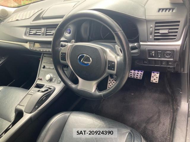 Lexus CT 2011-07 8648542-10