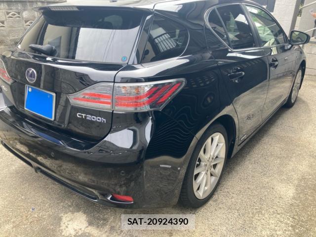 Lexus CT 2011-07 8648542-13