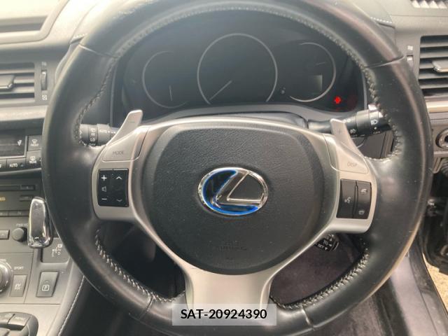 Lexus CT 2011-07 8648542-14