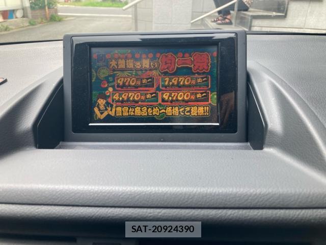 Lexus CT 2011-07 8648542-17