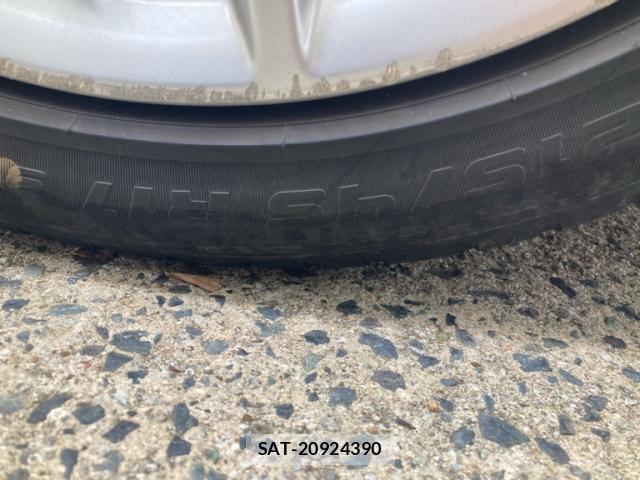Lexus CT 2011-07 8648542-5