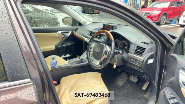 Lexus CT 2011-10 8653130-11