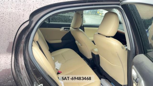 Lexus CT 2011-10 8653130-14