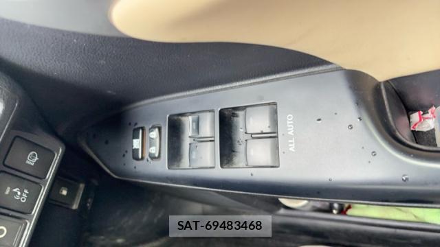 Lexus CT 2011-10 8653130-7