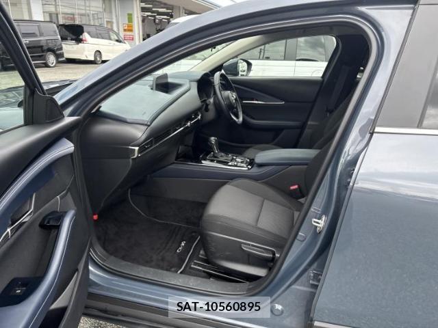 Mazda CX-30 2022-08 8647252-6