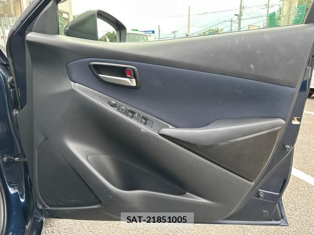 Mazda DEMIO 2016-08 8649790-16