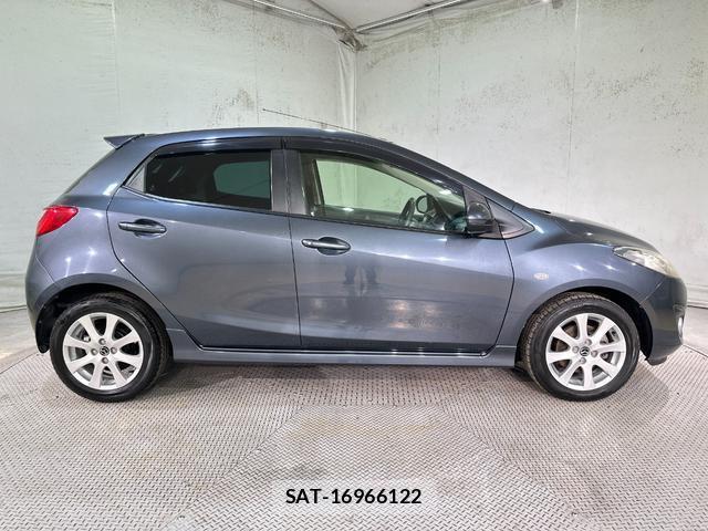Mazda DEMIO 2012-08 8653921-12