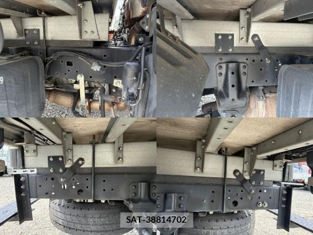 Hino DUTRO 2018-07 8647902-17
