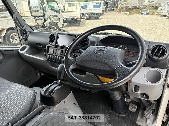 Hino DUTRO 2018-07 8647902-18