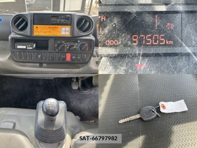 Hino DUTRO 2011-12 8652868-19