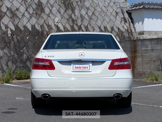 Mercedes Benz E-CLASS 2009-11 8647116-4