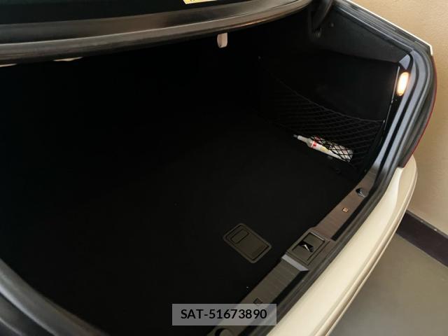 Mercedes Benz E-CLASS 2009-03 8647971-3