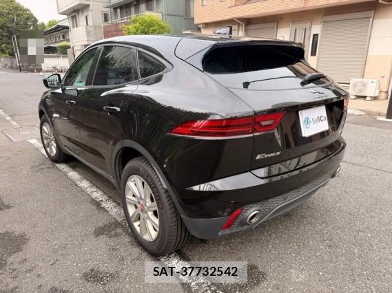 Jaguar E-PACE 2018-12 8651297-12