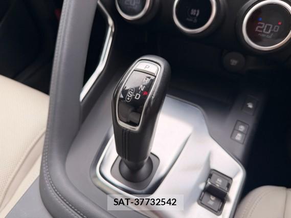 Jaguar E-PACE 2018-12 8651297-14