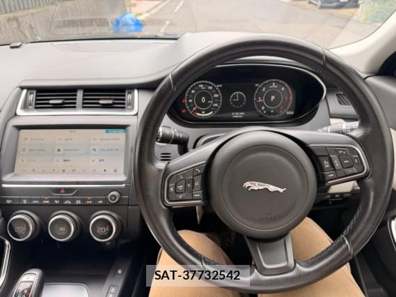 Jaguar E-PACE 2018-12 8651297-16