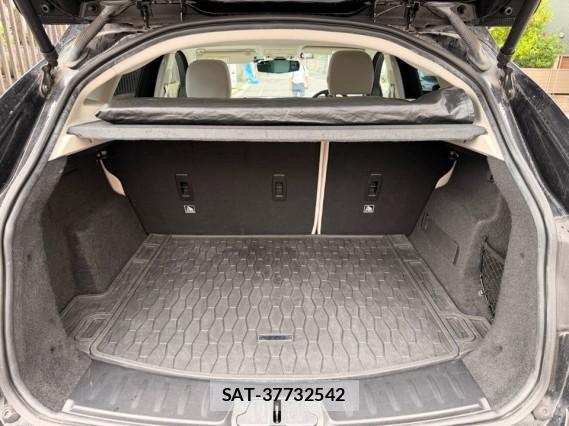 Jaguar E-PACE 2018-12 8651297-17