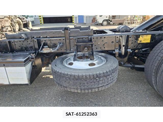 Isuzu ELF TRUCK 2011-10 8649409-18