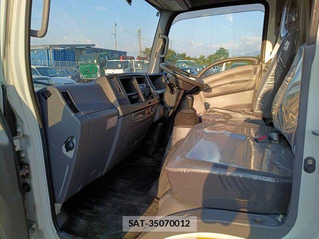 Isuzu ELF TRUCK 2011-06 8652471-2