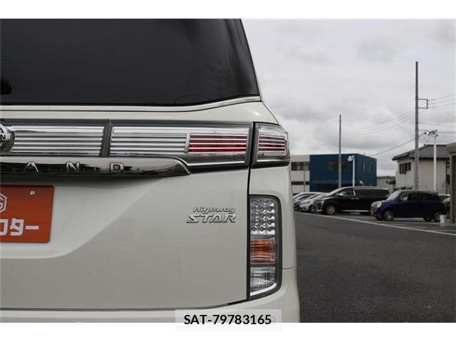 Nissan ELGRAND 2018-01 8647696-12