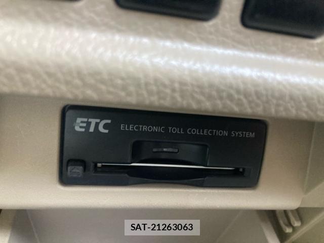 Nissan ELGRAND 2014-07 8648697-19