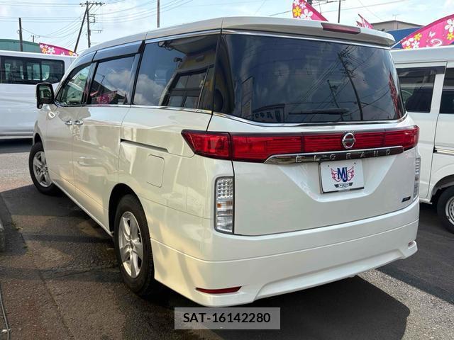 Nissan ELGRAND 2012-12 8649408-1