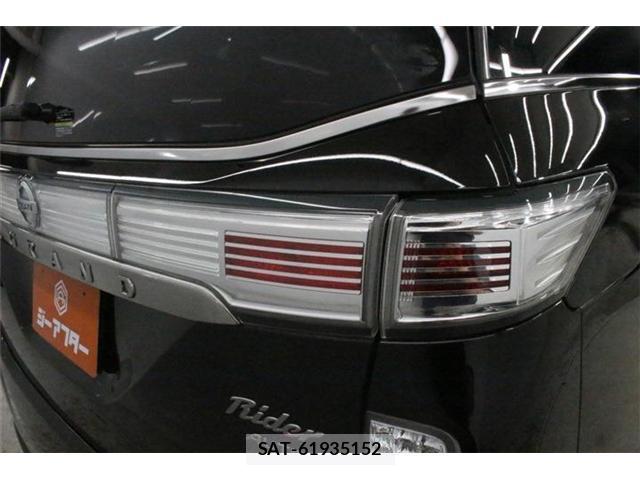 Nissan ELGRAND 2014-05 8649564-18