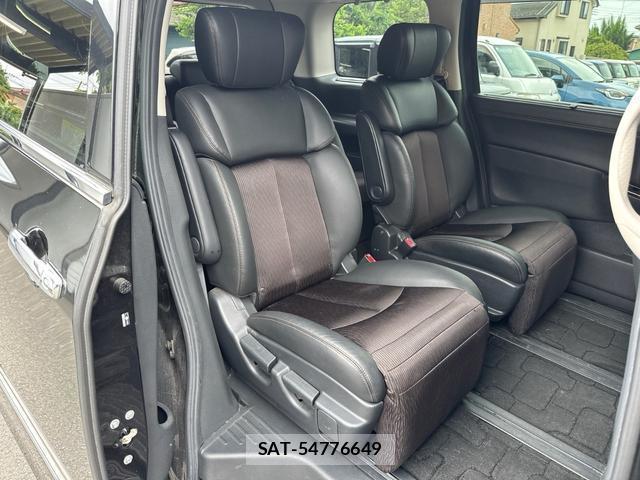 Nissan ELGRAND 2017-09 8649916-13