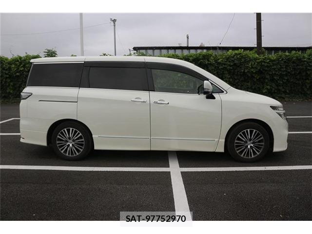 Nissan ELGRAND 2019-12 8651890-12