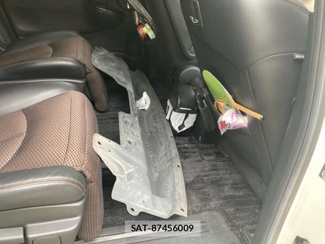 Nissan ELGRAND 2011-07 8653132-11