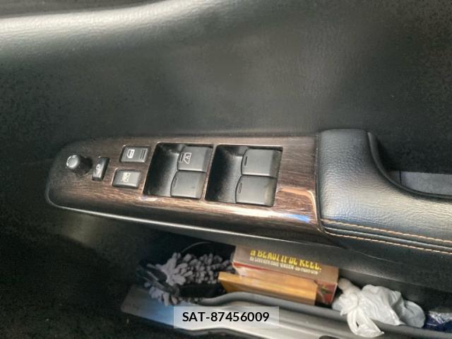 Nissan ELGRAND 2011-07 8653132-19